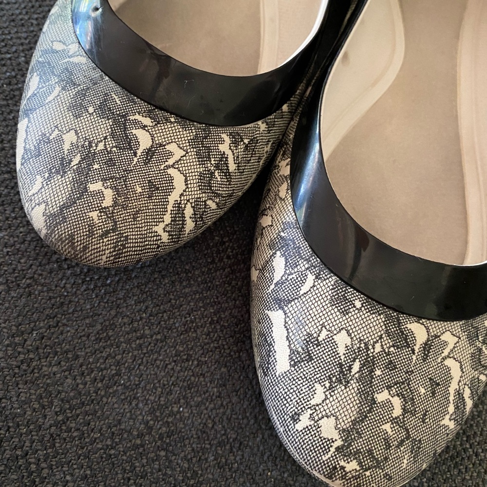 Iconic Crocs Lina lace print flats